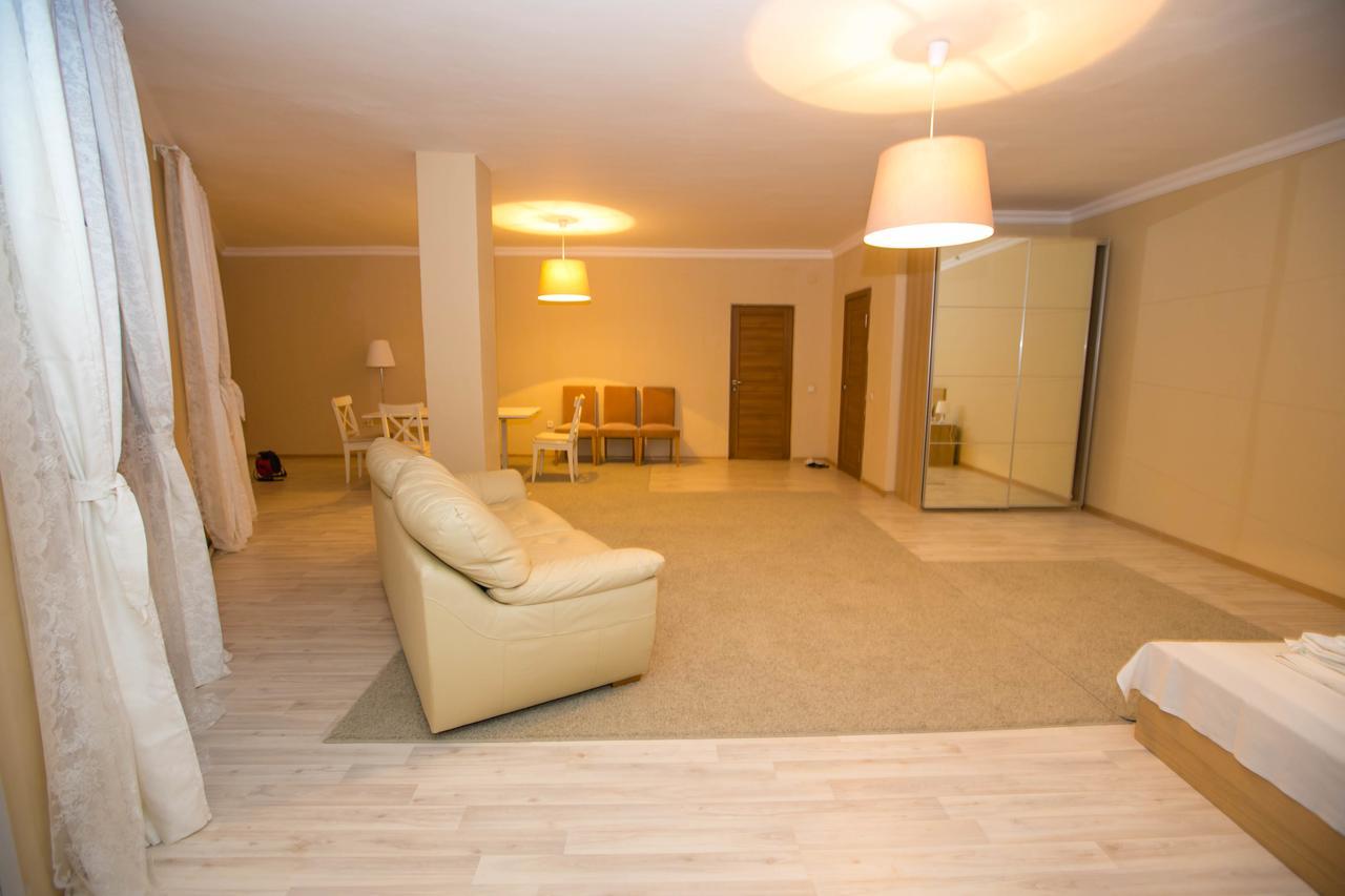 Hotel Jasmine Atyrau Exterior photo